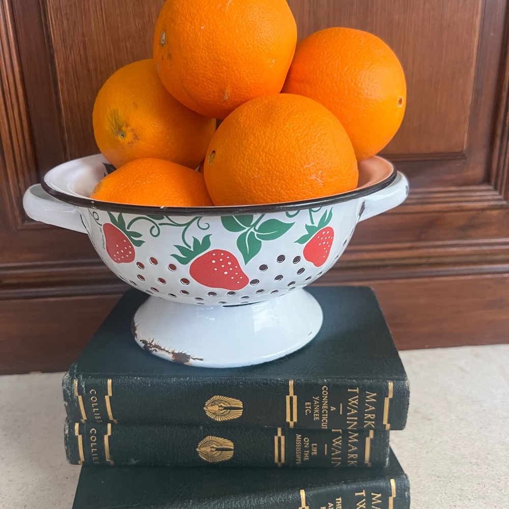 1983 Teleflora White Enamel Strainer Colander Strawberries 8 1/4
